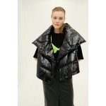 Transfromer down jacket black lacquer (top) with a feature
